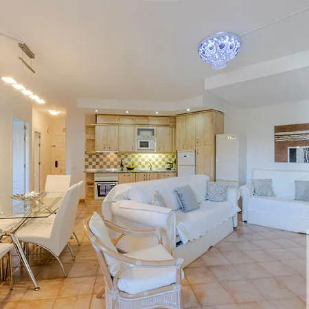 Lejlighed Spacious In Benalbeach