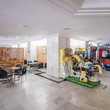 Spacious In Benalbeach *